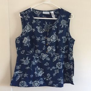 Liz Claiborne Top with side zipper.